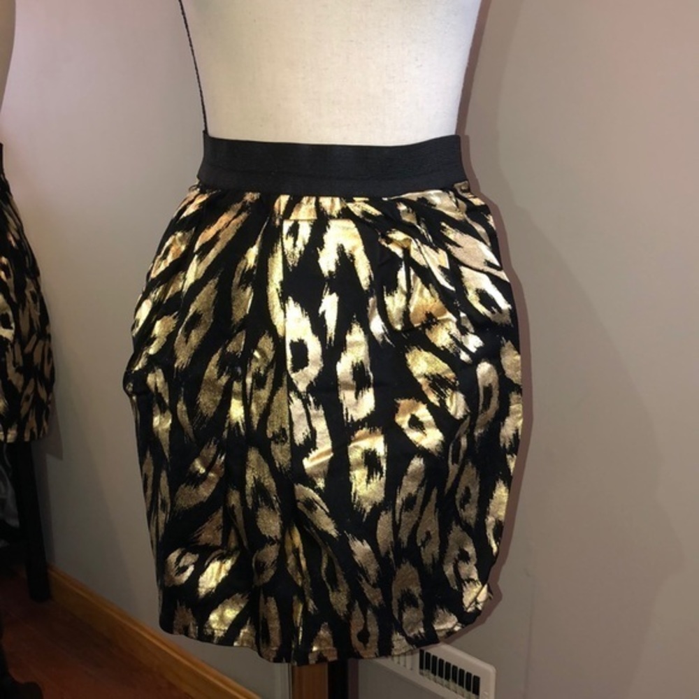 NWOT never worn gold and black mini‎ skirt